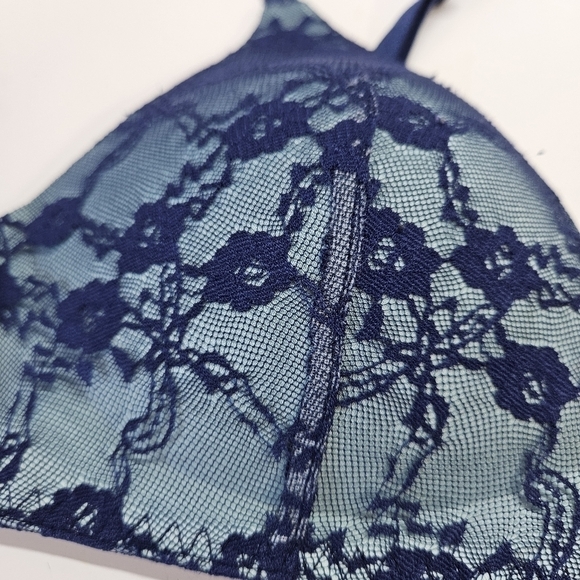Victoria's Secret Blue Lace Overlay No Wire Molded Cup Convertible Bra 32B - Picture 2 of 4